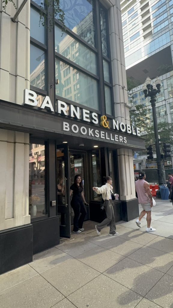 Barnes & Noble State Street 매장 외관 간판